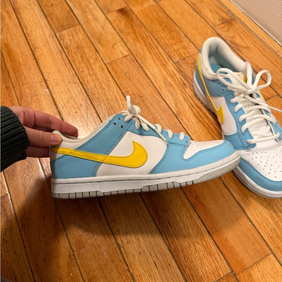 Nike Sneakers in Blue and Yellow - Picture 2 of 5